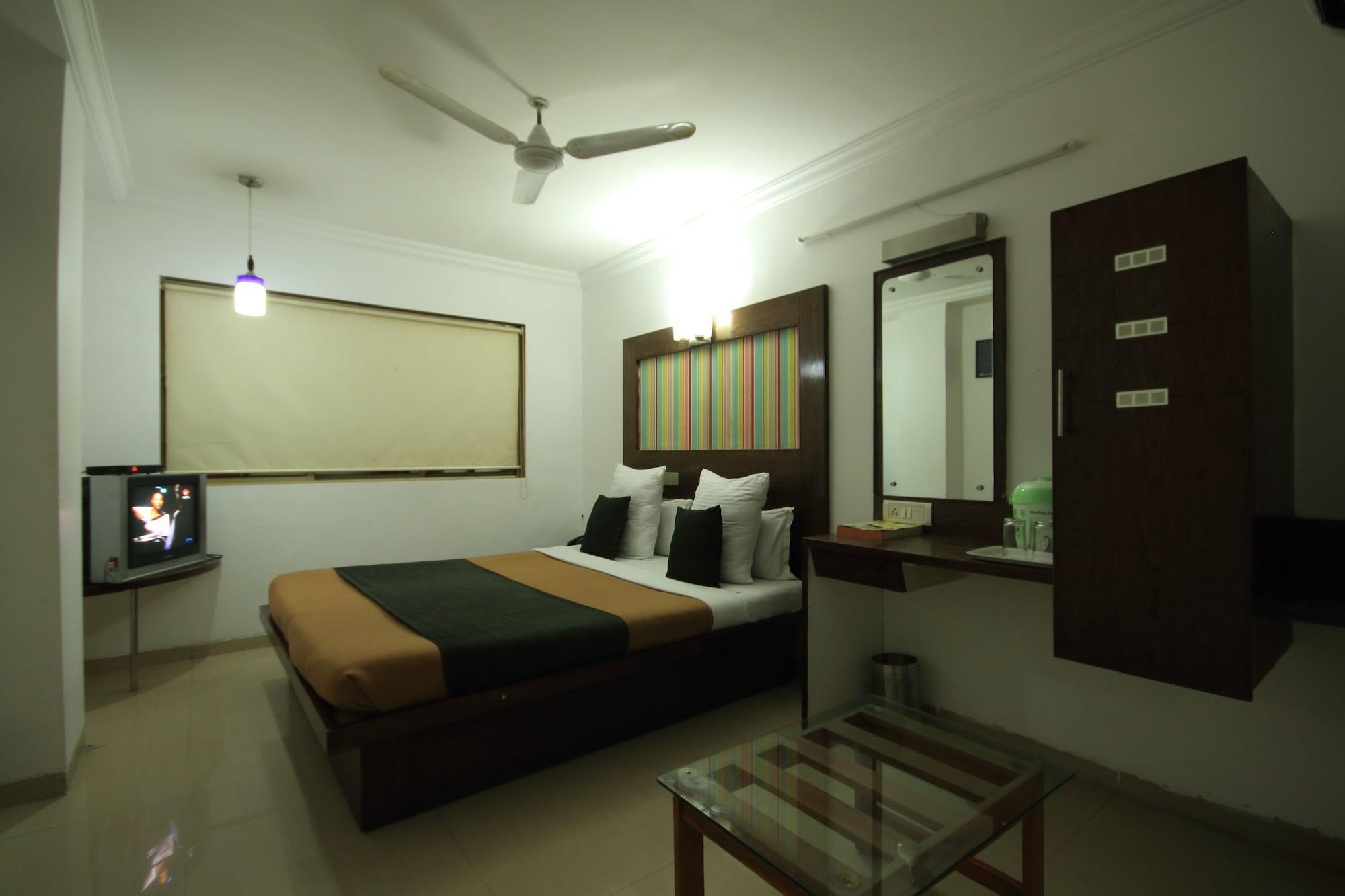 Fabhotel Kadamb Inn Ahmedabad Eksteriør bilde