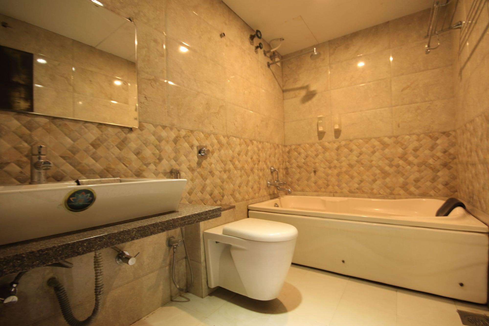 Fabhotel Kadamb Inn Ahmedabad Eksteriør bilde