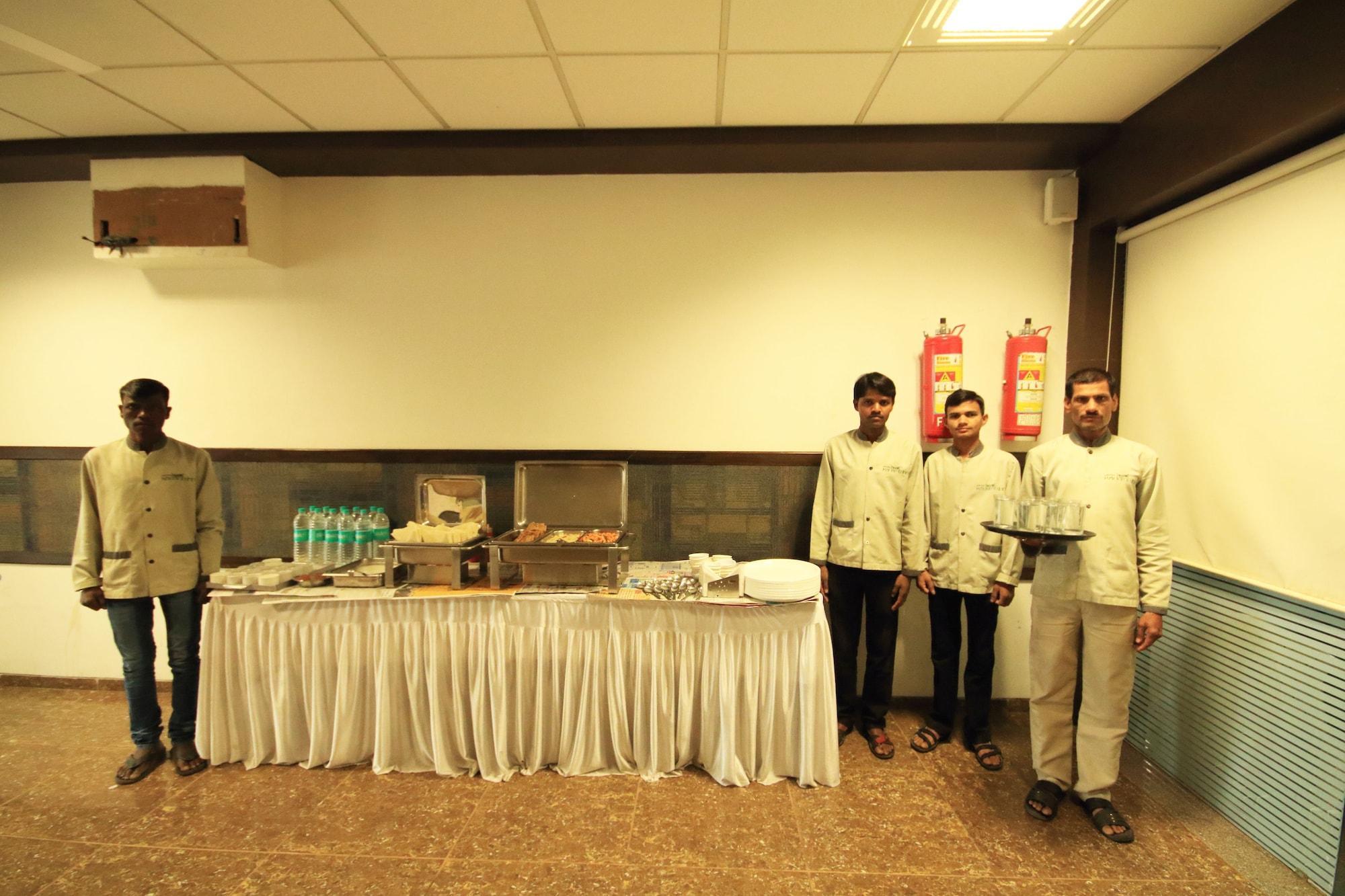 Fabhotel Kadamb Inn Ahmedabad Eksteriør bilde