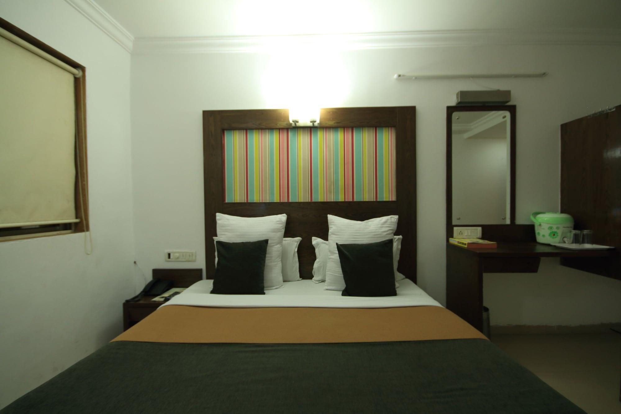 Fabhotel Kadamb Inn Ahmedabad Eksteriør bilde