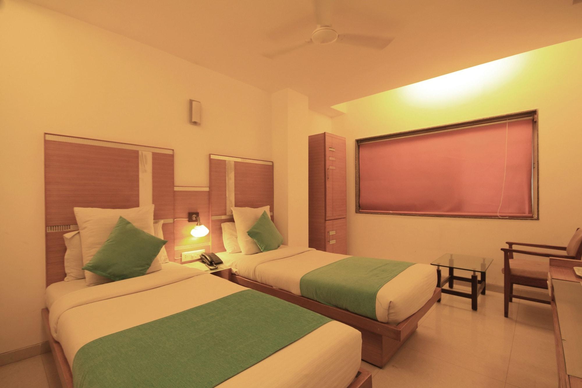 Fabhotel Kadamb Inn Ahmedabad Eksteriør bilde