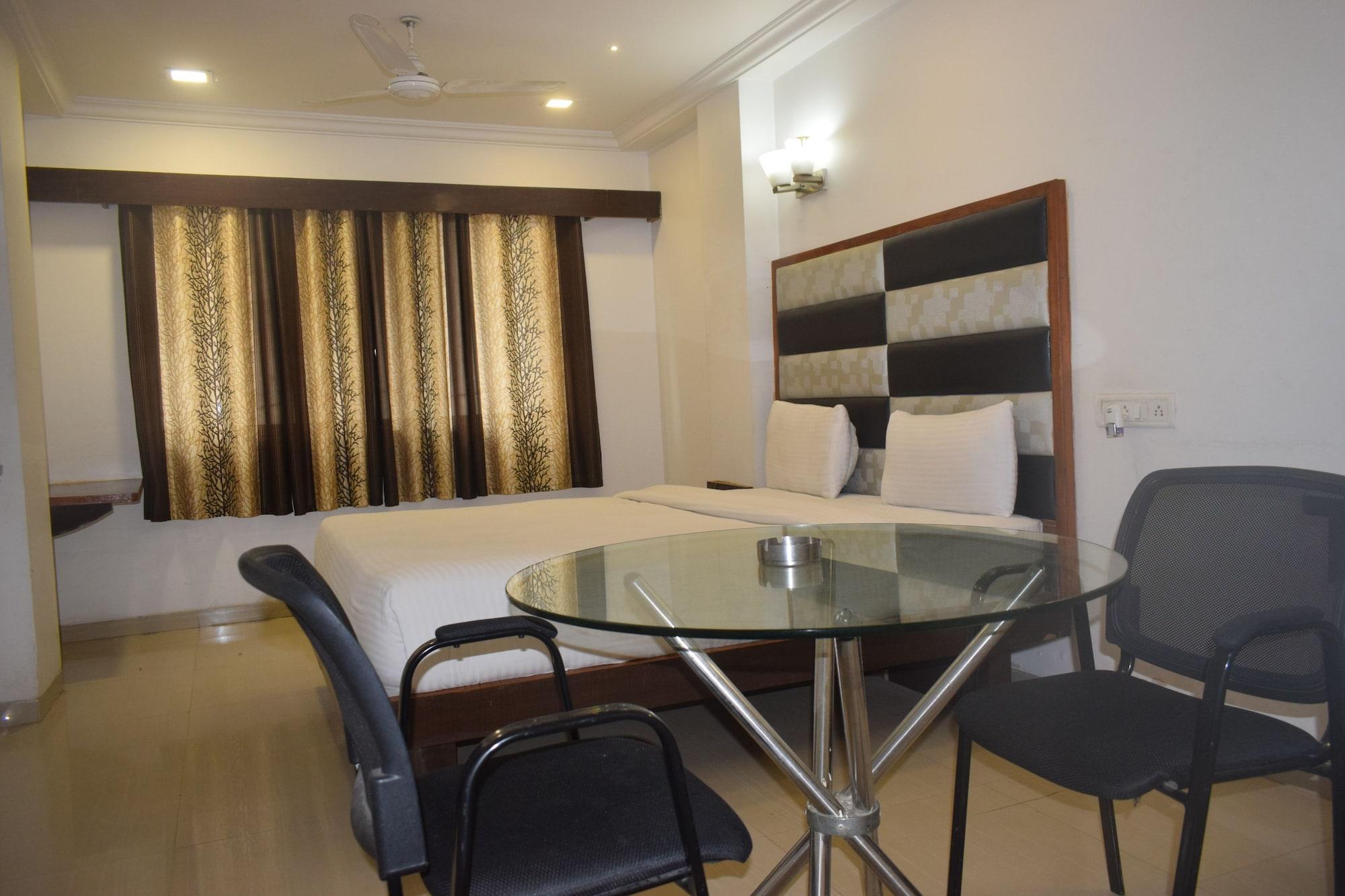 Fabhotel Kadamb Inn Ahmedabad Eksteriør bilde