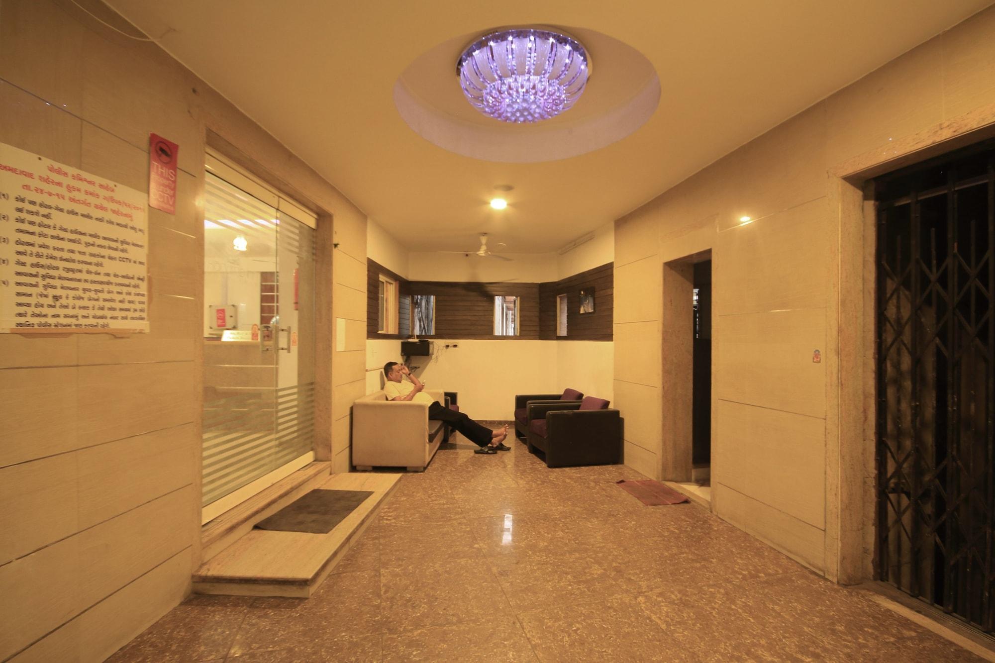 Fabhotel Kadamb Inn Ahmedabad Eksteriør bilde