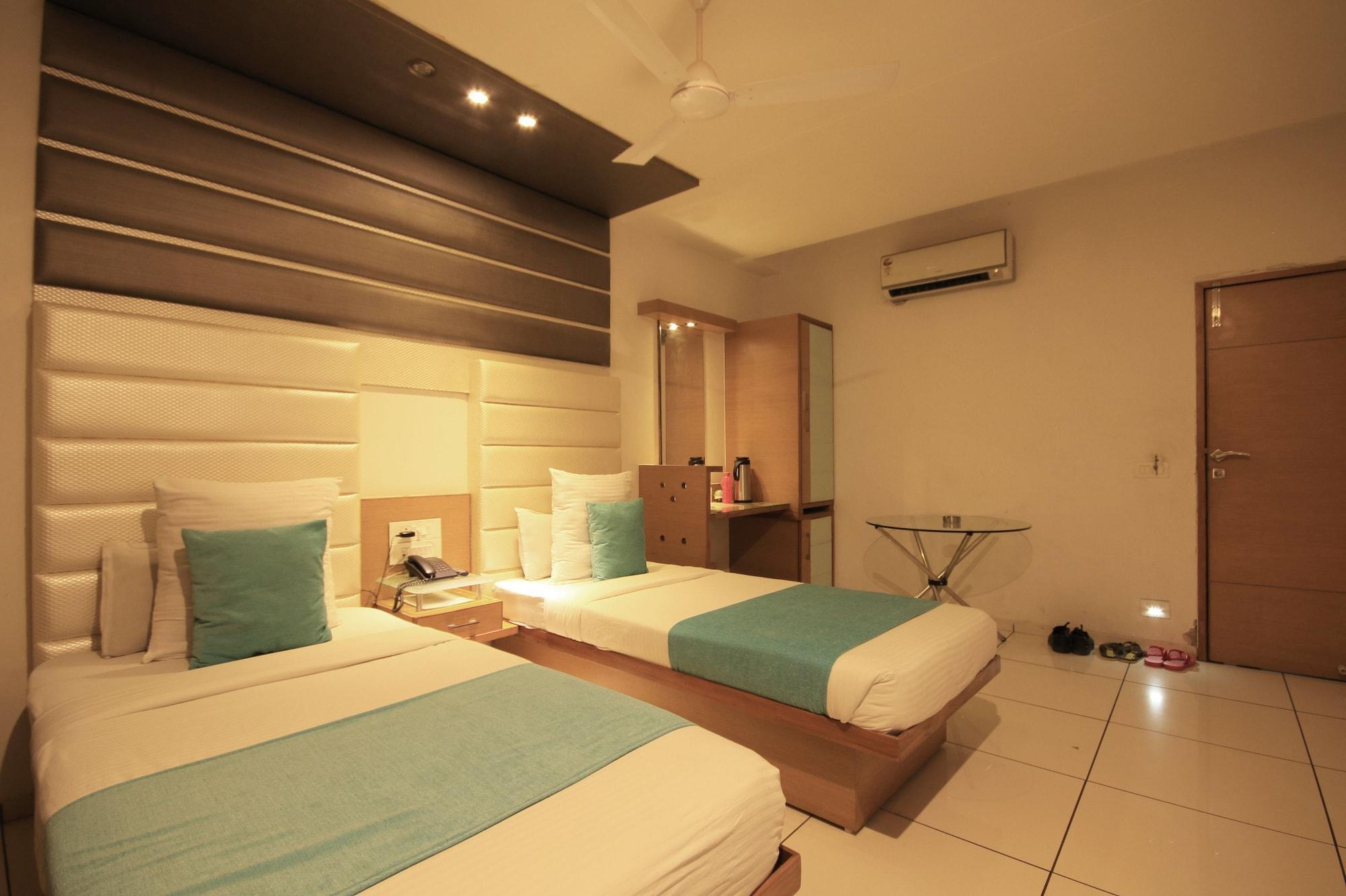 Fabhotel Kadamb Inn Ahmedabad Eksteriør bilde