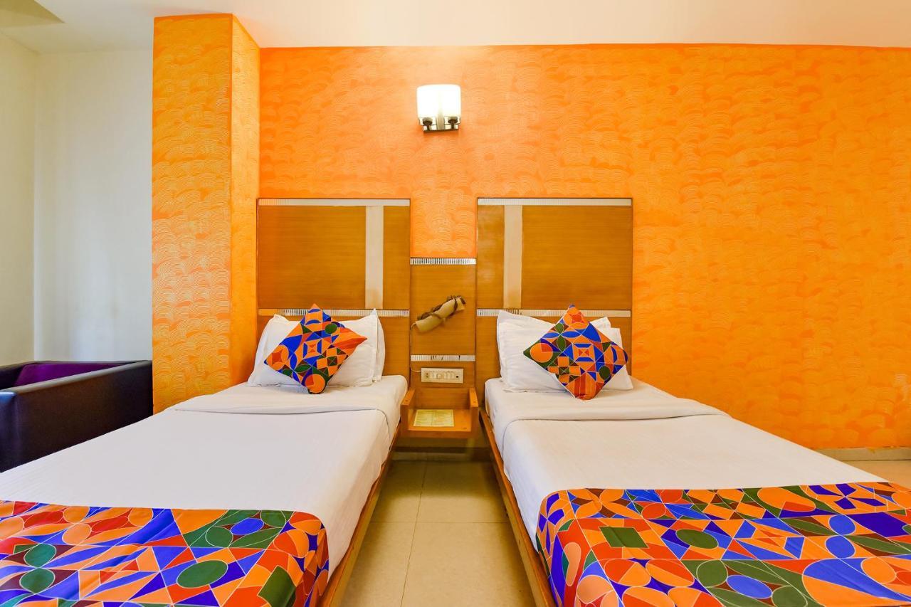 Fabhotel Kadamb Inn Ahmedabad Eksteriør bilde