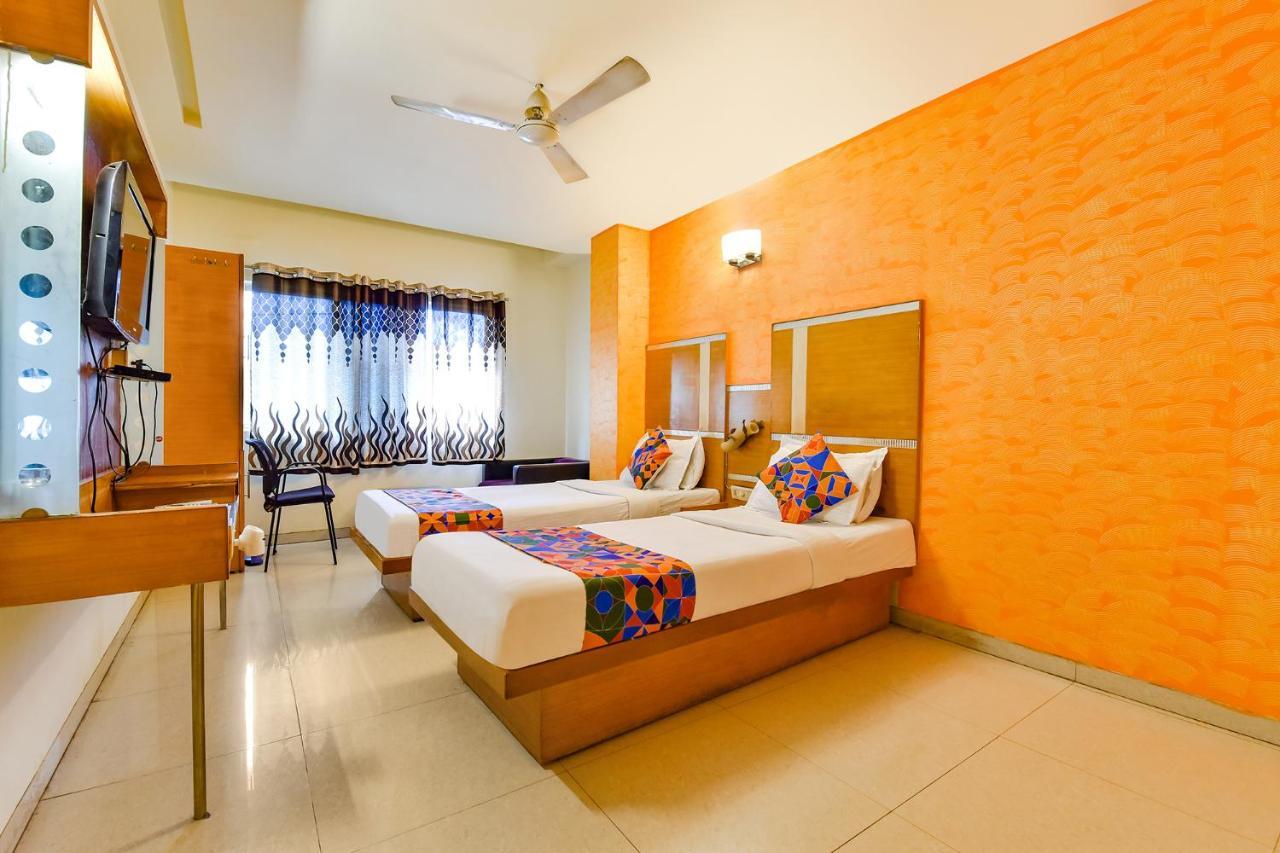 Fabhotel Kadamb Inn Ahmedabad Eksteriør bilde